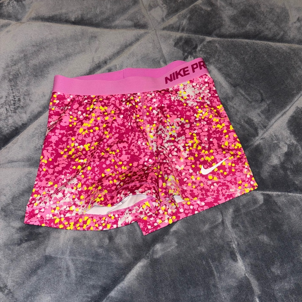 Nike pros, never worn! In perfect condition